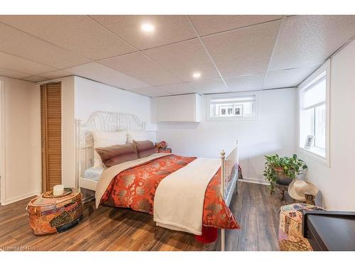 100 Arthur Street, St. Catharines, ON - Indoor Photo Showing Bedroom