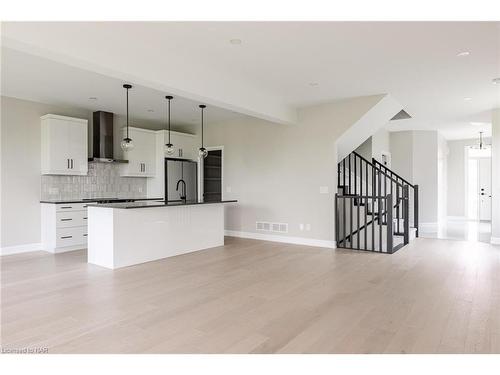 3953 Mitchell Crescent, Fort Erie, ON - Indoor Photo Showing Kitchen With Upgraded Kitchen