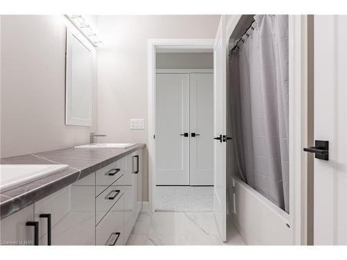 3953 Mitchell Crescent, Stevensville, ON - Indoor Photo Showing Bathroom