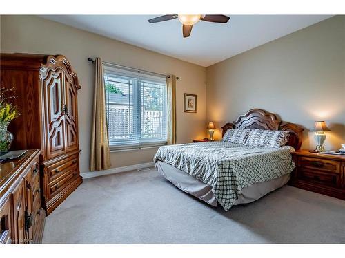 15-4300 Kalar Road, Niagara Falls, ON - Indoor Photo Showing Bedroom