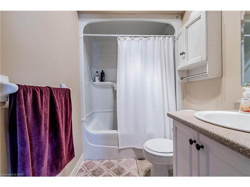 15-4300 Kalar Road, Niagara Falls, ON - Indoor Photo Showing Bathroom