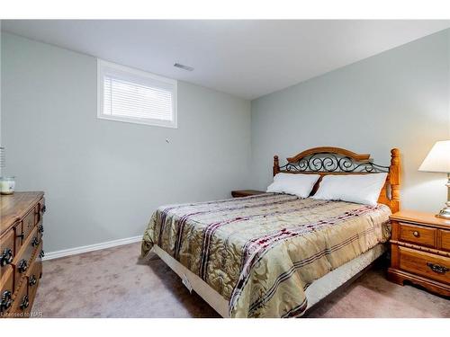 15-4300 Kalar Road, Niagara Falls, ON - Indoor Photo Showing Bedroom