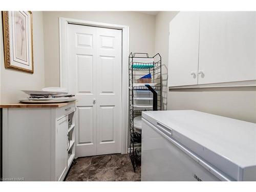 15-4300 Kalar Road, Niagara Falls, ON - Indoor Photo Showing Laundry Room