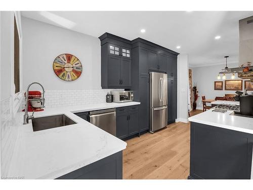 2722 Red Maple Avenue, Jordan, ON - Indoor Photo Showing Kitchen With Upgraded Kitchen