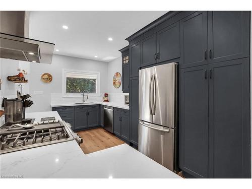 2722 Red Maple Avenue, Jordan, ON - Indoor Photo Showing Kitchen