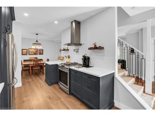 2722 Red Maple Avenue, Jordan, ON - Indoor Photo Showing Kitchen With Upgraded Kitchen