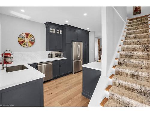 2722 Red Maple Avenue, Jordan, ON - Indoor Photo Showing Kitchen With Upgraded Kitchen