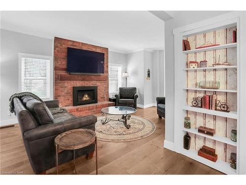 2722 Red Maple Avenue, Jordan, ON - Indoor Photo Showing Living Room With Fireplace