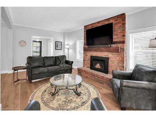 2722 Red Maple Avenue, Jordan, ON - Indoor Photo Showing Living Room With Fireplace