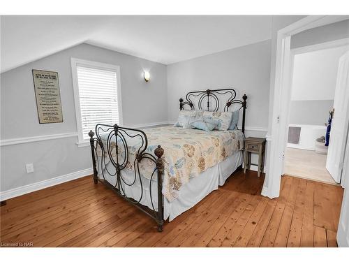 2722 Red Maple Avenue, Jordan, ON - Indoor Photo Showing Bedroom