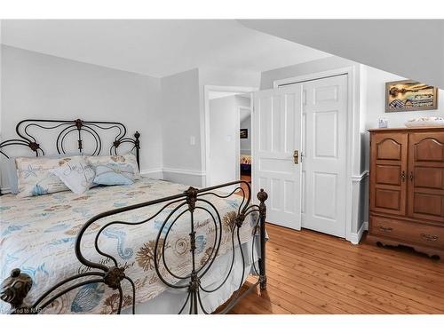 2722 Red Maple Avenue, Jordan, ON - Indoor Photo Showing Bedroom