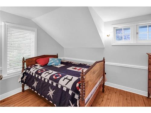 2722 Red Maple Avenue, Jordan, ON - Indoor Photo Showing Bedroom