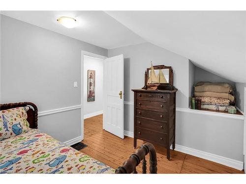 2722 Red Maple Avenue, Jordan, ON - Indoor Photo Showing Bedroom