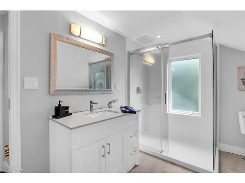 2722 Red Maple Avenue, Jordan, ON - Indoor Photo Showing Bathroom