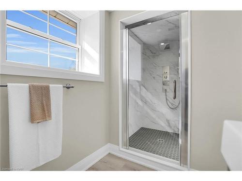 2523 Port Robinson Road, Thorold, ON - Indoor Photo Showing Bathroom