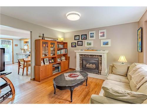 206 Elmwood Avenue Avenue, Crystal Beach, ON - Indoor Photo Showing Living Room With Fireplace