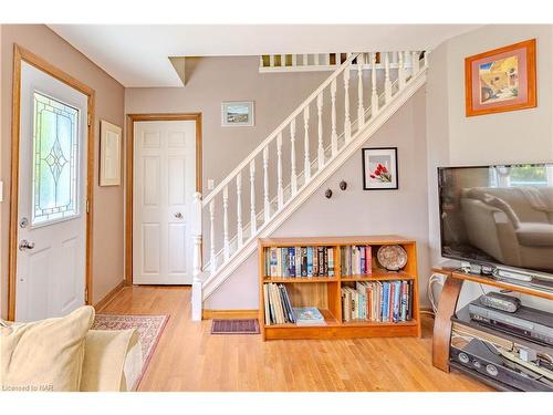 206 Elmwood Avenue Avenue, Crystal Beach, ON - Indoor Photo Showing Other Room