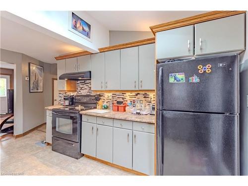 206 Elmwood Avenue Avenue, Crystal Beach, ON - Indoor Photo Showing Kitchen