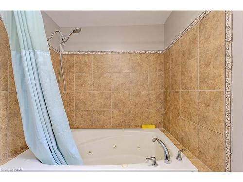 206 Elmwood Avenue Avenue, Crystal Beach, ON - Indoor Photo Showing Bathroom