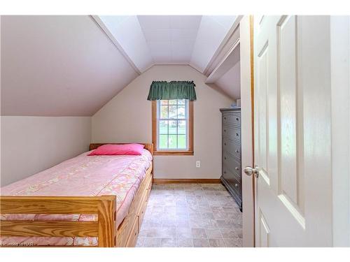 206 Elmwood Avenue Avenue, Crystal Beach, ON - Indoor Photo Showing Bedroom