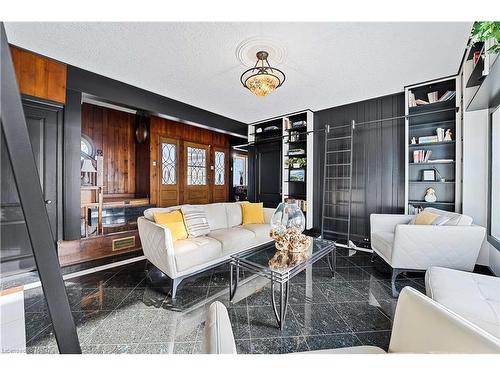 214 Windmill Point Road S, Ridgeway, ON -  Photo Showing Living Room