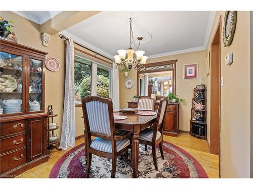 8 St Louis Place, St. Catharines, ON - Indoor Photo Showing Dining Room