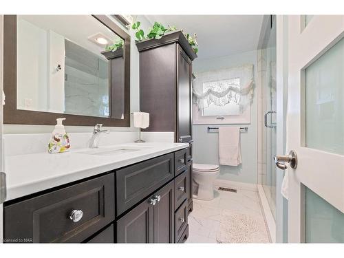 8 St Louis Place, St. Catharines, ON - Indoor Photo Showing Bathroom