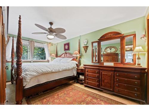 8 St Louis Place, St. Catharines, ON - Indoor Photo Showing Bedroom