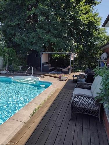 8 St Louis Place, St. Catharines, ON - Outdoor With In Ground Pool With Deck Patio Veranda With Backyard