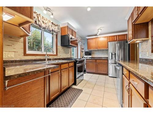 8 St Louis Place, St. Catharines, ON - Indoor Photo Showing Kitchen With Double Sink