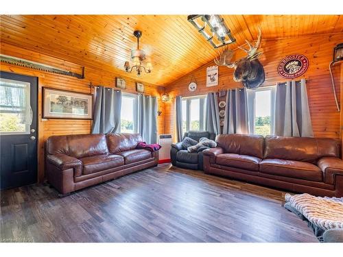 92 Warner Road, Niagara-On-The-Lake, ON - Indoor Photo Showing Living Room