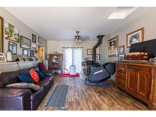 92 Warner Road, Niagara-On-The-Lake, ON - Indoor Photo Showing Living Room