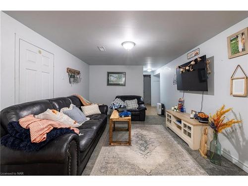 92 Warner Road, Niagara-On-The-Lake, ON - Indoor Photo Showing Living Room