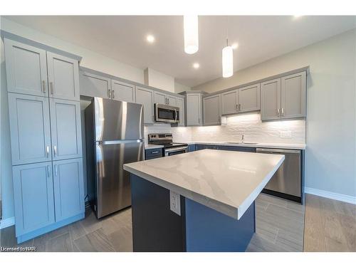 5 Alicia Crescent, Thorold, ON - Indoor Photo Showing Kitchen With Upgraded Kitchen