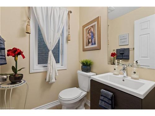 8096 Blue Ash Lane, Niagara Falls, ON - Indoor Photo Showing Bathroom