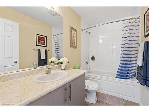 8096 Blue Ash Lane, Niagara Falls, ON - Indoor Photo Showing Bathroom