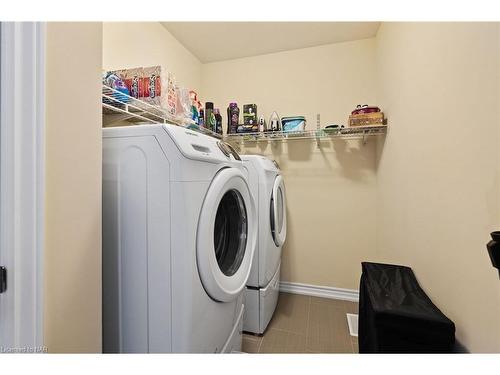 8096 Blue Ash Lane, Niagara Falls, ON - Indoor Photo Showing Laundry Room