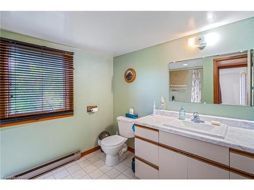 406-410 Canboro Road, Pelham, ON - Indoor Photo Showing Bathroom