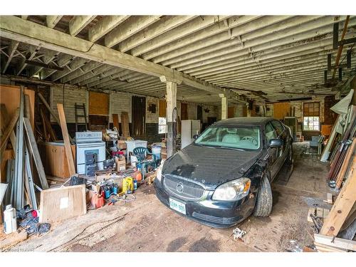 406-410 Canboro Road, Pelham, ON - Indoor Photo Showing Garage