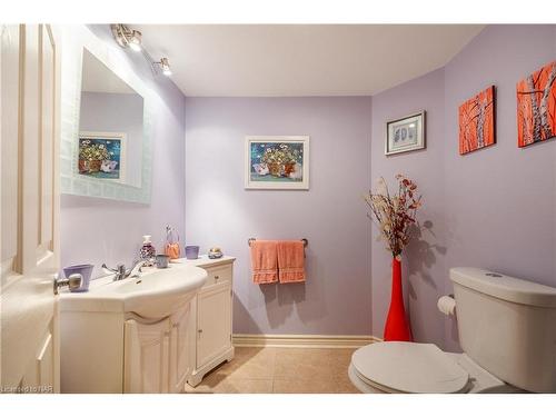 2362 Walker Court, Niagara Falls, ON - Indoor Photo Showing Bathroom