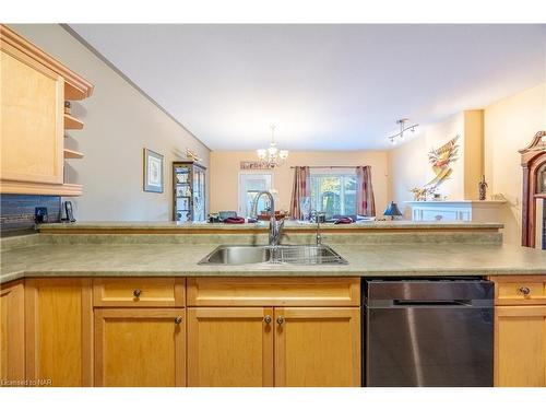 2362 Walker Court, Niagara Falls, ON - Indoor Photo Showing Kitchen With Double Sink