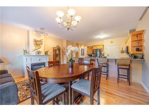 2362 Walker Court, Niagara Falls, ON - Indoor Photo Showing Dining Room