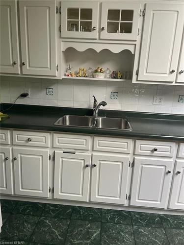 48 Mcdonald Avenue, Thorold, ON - Indoor Photo Showing Kitchen With Double Sink