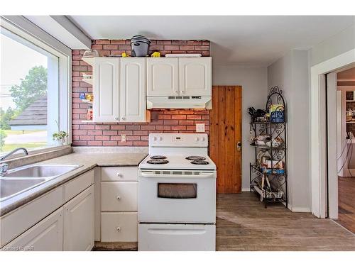 3796 Dominion Road, Ridgeway, ON - Indoor Photo Showing Kitchen With Double Sink