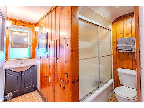 3796 Dominion Road, Ridgeway, ON - Indoor Photo Showing Bathroom