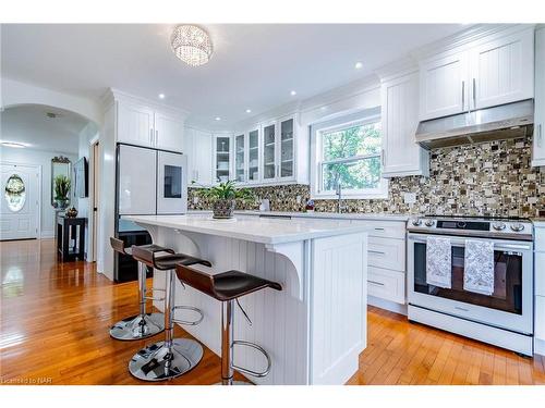 1239 Pelham Street, Fonthill, ON - Indoor Photo Showing Kitchen With Upgraded Kitchen