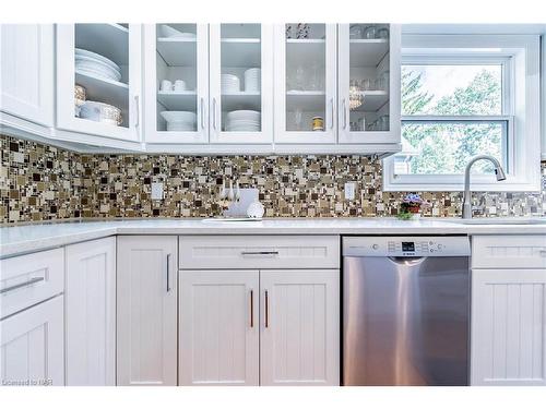 1239 Pelham Street, Fonthill, ON - Indoor Photo Showing Kitchen