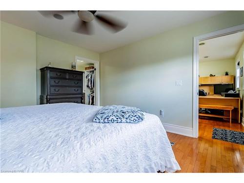 1239 Pelham Street, Fonthill, ON - Indoor Photo Showing Bedroom