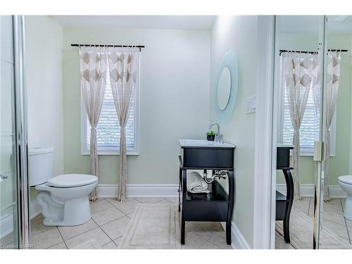 1239 Pelham Street, Fonthill, ON - Indoor Photo Showing Bathroom