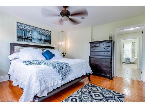 1239 Pelham Street, Fonthill, ON - Indoor Photo Showing Bedroom